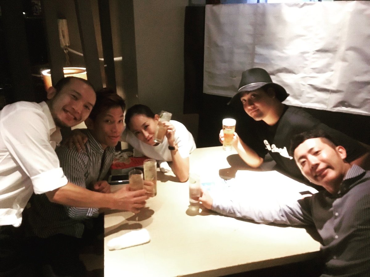 taiki_bboy01's tweet photo. 先日サブ君のお店engawaでヒデさん、アッキー君、みすずさんと久々なメンツで飲みました!
短い時間でしたがとても良い時間でした♪
#大阪時代のチームメイト
#bboycrew
#S.E.X-MEN https://t.co/e76cXDH7vM