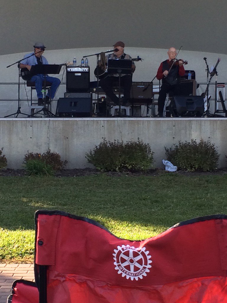 stewhennig's tweet photo. CONCERT IN THE PARK on now in Legacy Park. Come see Rod Jasman, George, and Bear playing and singing till 7:30. https://t.co/SrRUVtcFUr