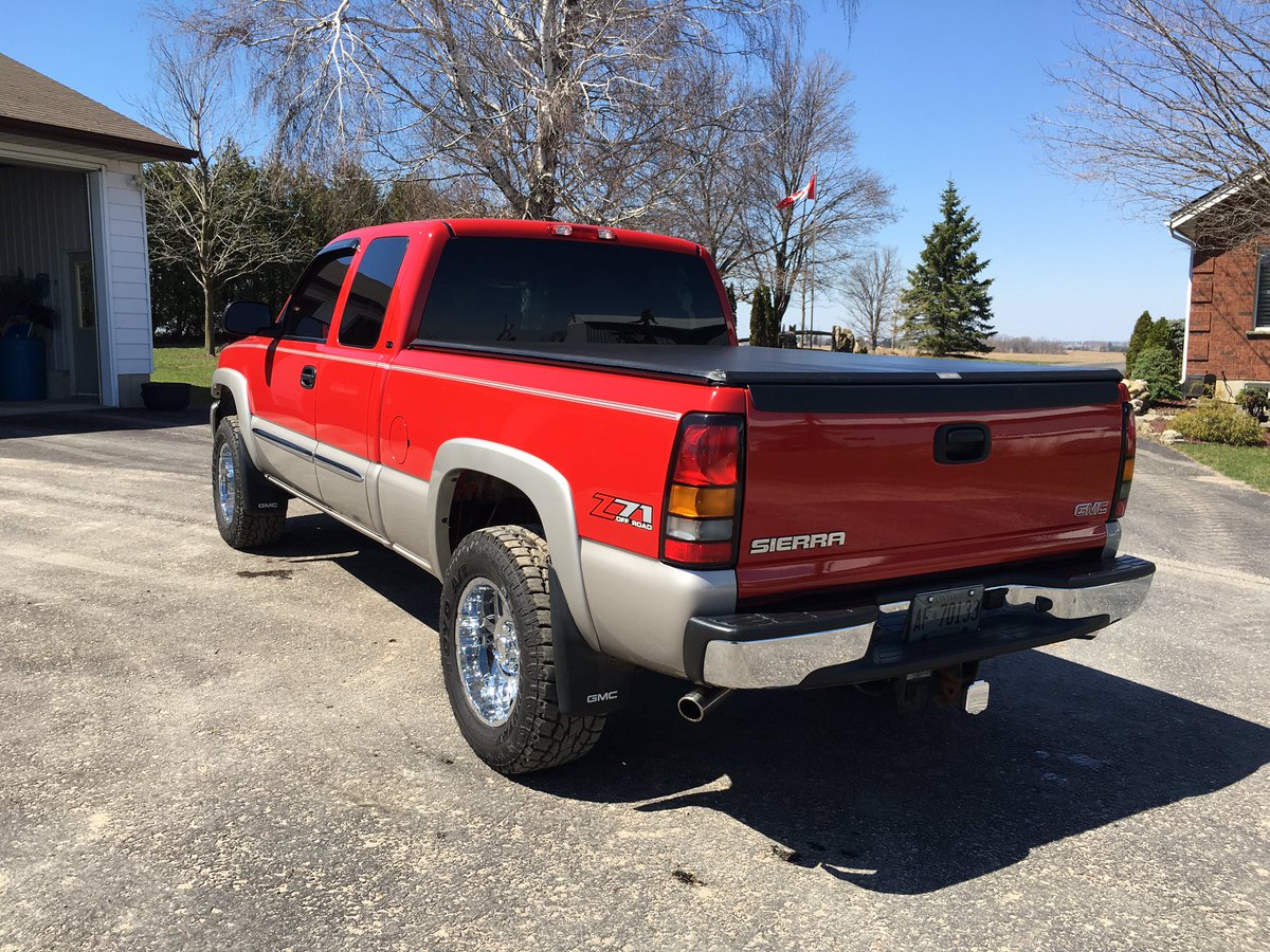 tractorbuff's tweet photo. *****STOLEN***** 

2004 GMC Sierra SLE 1500. Licence plate AK 70133. Stolen out of parking lot at U of G. Please RT https://t.co/oWINlF0JnY