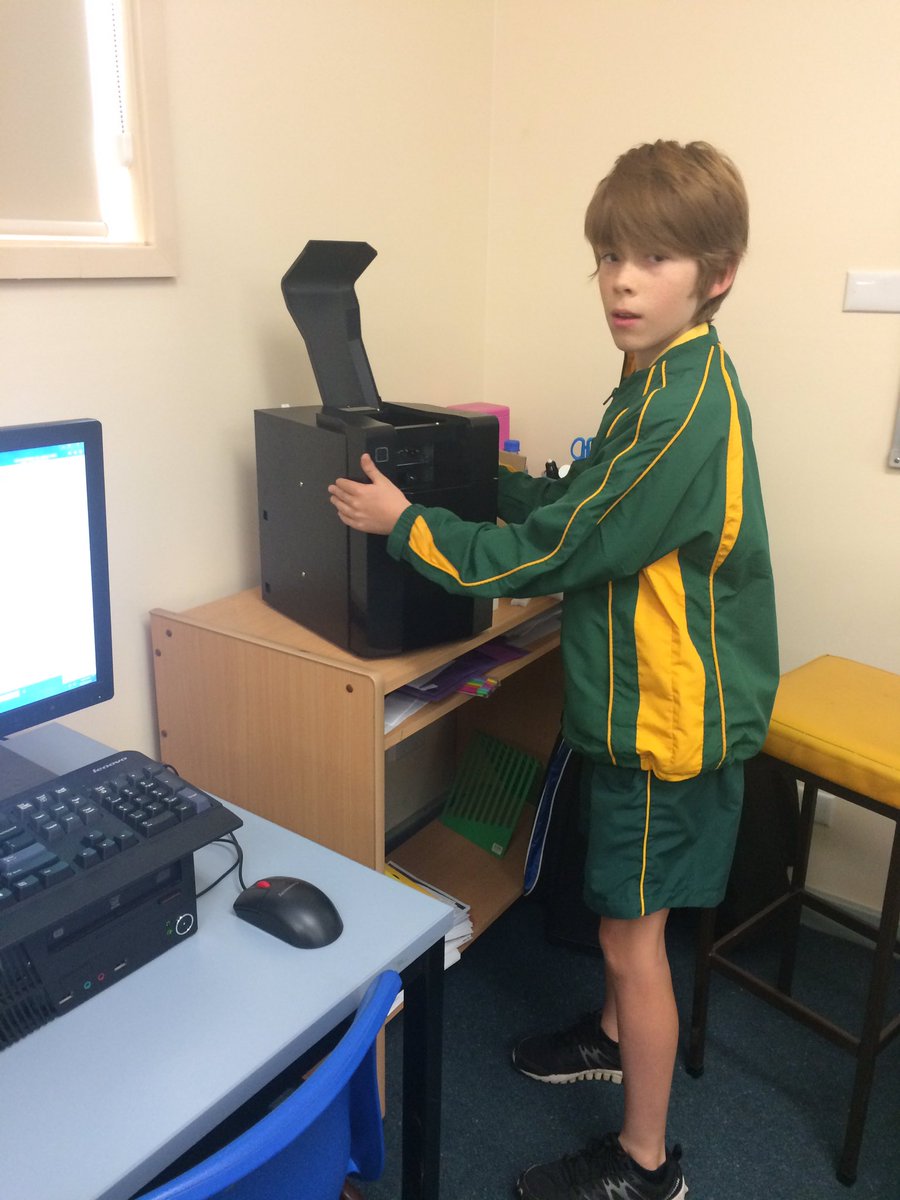 Lilli_Pilli_PS's tweet photo. Student at LPPS installing our new 3D printer https://t.co/tTqnbTA7Kx