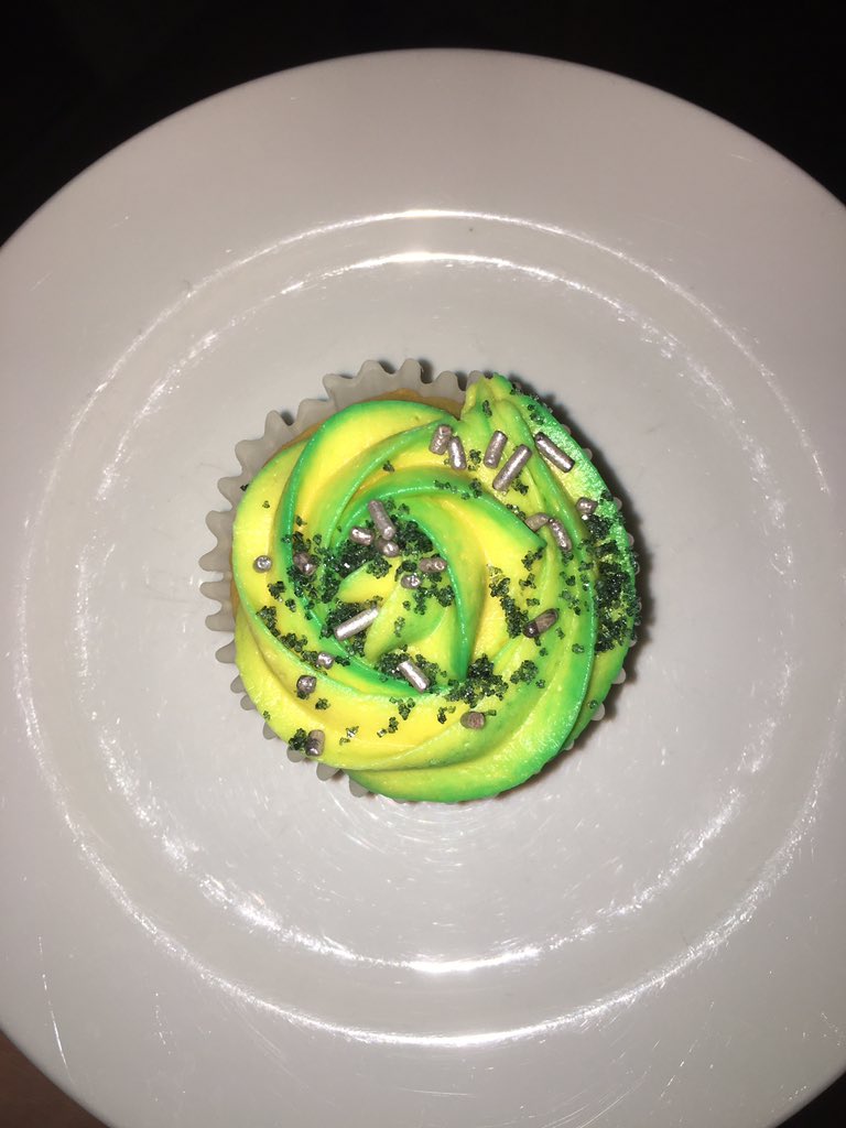 whitewolfcth's tweet photo. #SoundsGoodFeelsGood inspired cupcakes for @5SOS #AppreciateSGFG so proud of how far you boys have come :) xx https://t.co/tPoAZAyylV