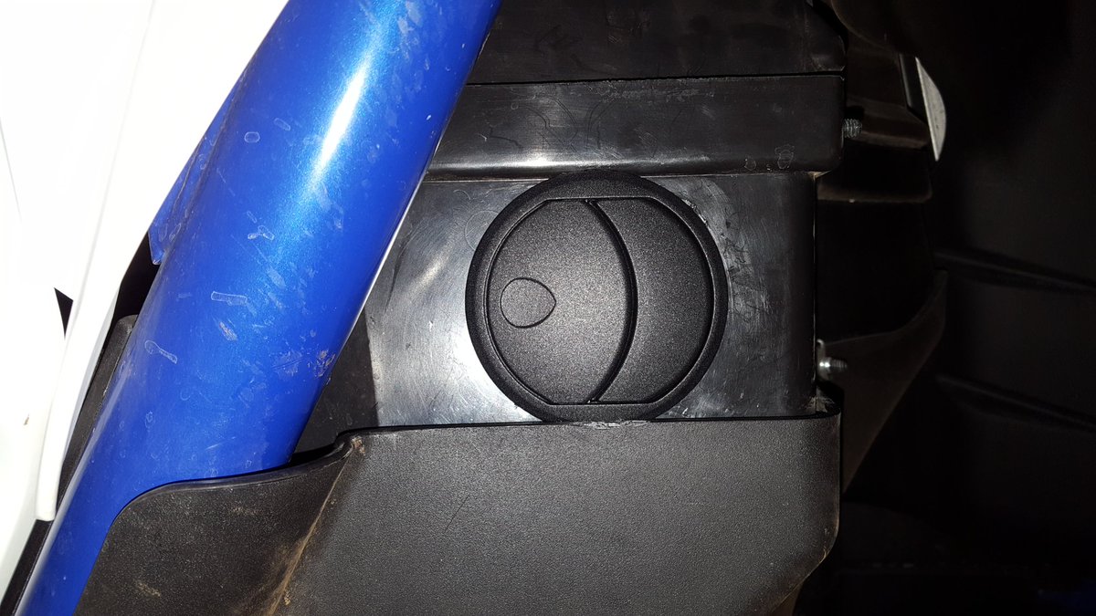 utvpros's tweet image. Installed 3" (2.75" hole cut out size) louvered air vents on YXZ1000R for cooling the passenger &amp;amp; driver footwells.