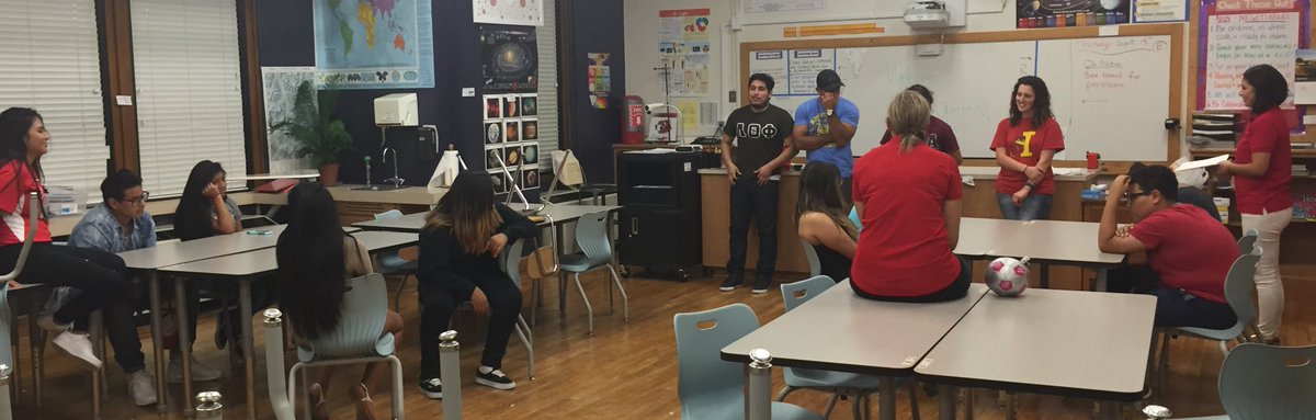 ISUExtPolk's tweet photo. Kicking off the school year w/ new students & parents in #Juntos @DMschools Harding MS @ISUExtension #CYFAR #HSEO https://t.co/Lyu7lr9QsL