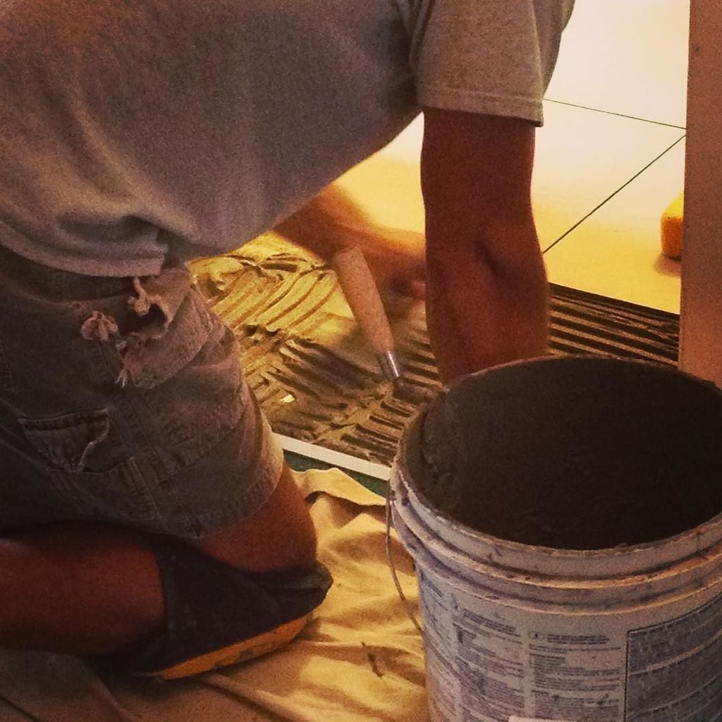 Fun! The last 2 tiles and then we wait for it to dry! #homerenovation #homedecor #tiledesi… ift.tt/2chZ33p