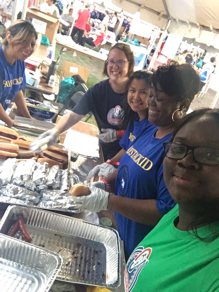 Volunteering at the 2016 Race Judicata #EmployerGiving <a href="/TeamCarterChi1/">J Carter</a> @ATTCHGO1 #JusticeForEquality #HotDogTent