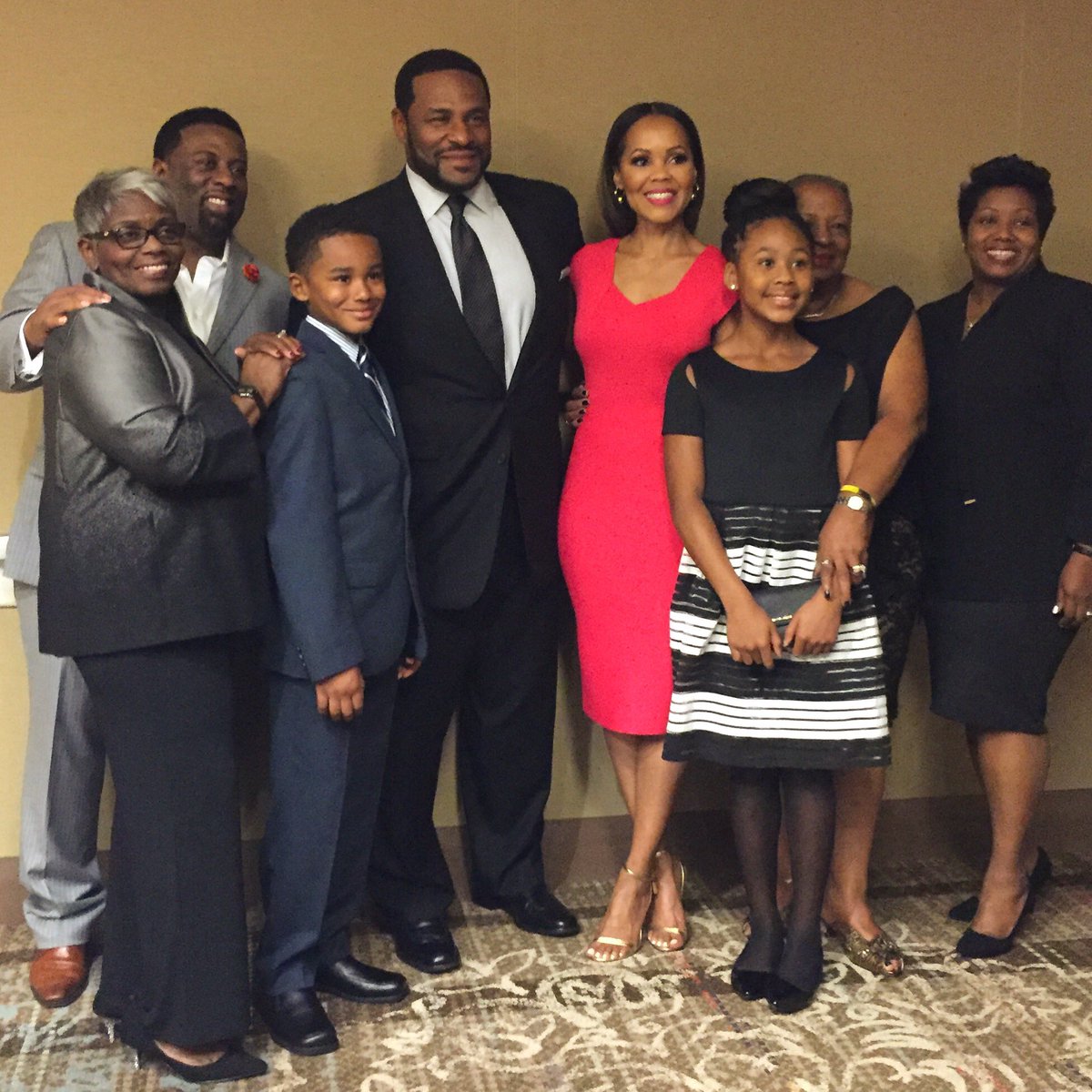 dickersoncmx's tweet photo. The #Bettis family is ready to celebrate the accomplishments of #BusStopsHere Foundation! #CaringForKids #DCCEvents https://t.co/Qv6I9cBfxF