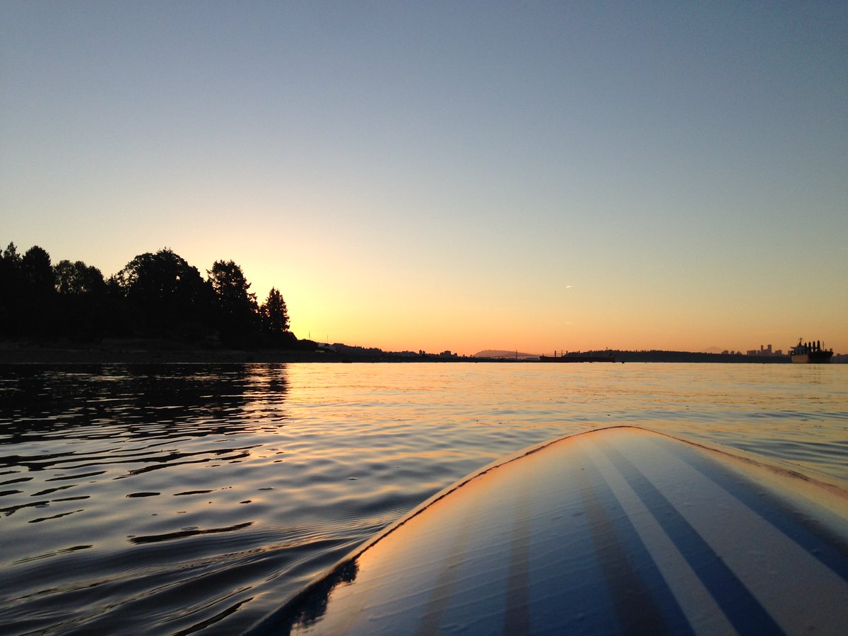 paddlesurfca's tweet photo. More #sup paddling perfection in #westvan this AM. Get out there early tmrw, might be the last of it for a bit. :S https://t.co/9hRv1919q4