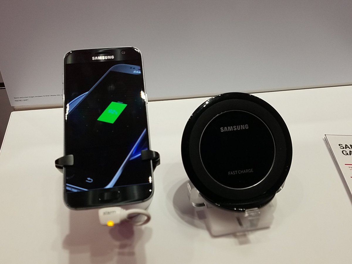 M1_MoneyRox's tweet photo. Come get your amazing #samsungBundle @theSamsungSide #mobileonechallenge at the Hurst location! We got the best! https://t.co/WkdSaptpSU