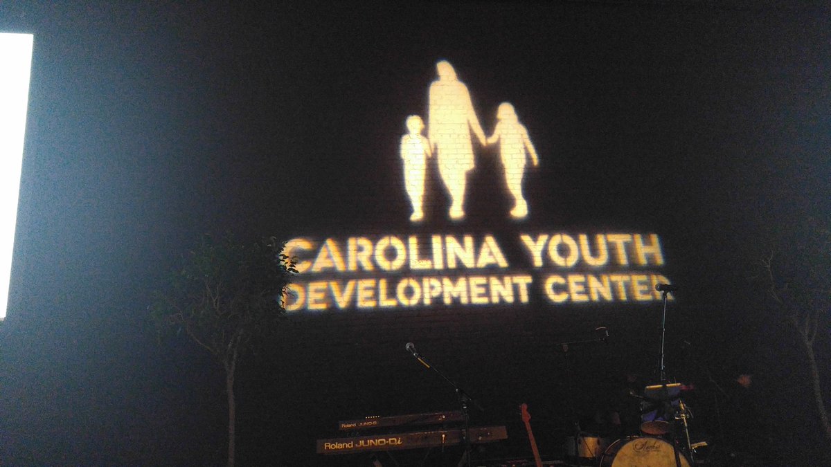 AUG599's tweet photo. T-Mobile Supporting our youth in Charleston..... https://t.co/ghENBZIDUS