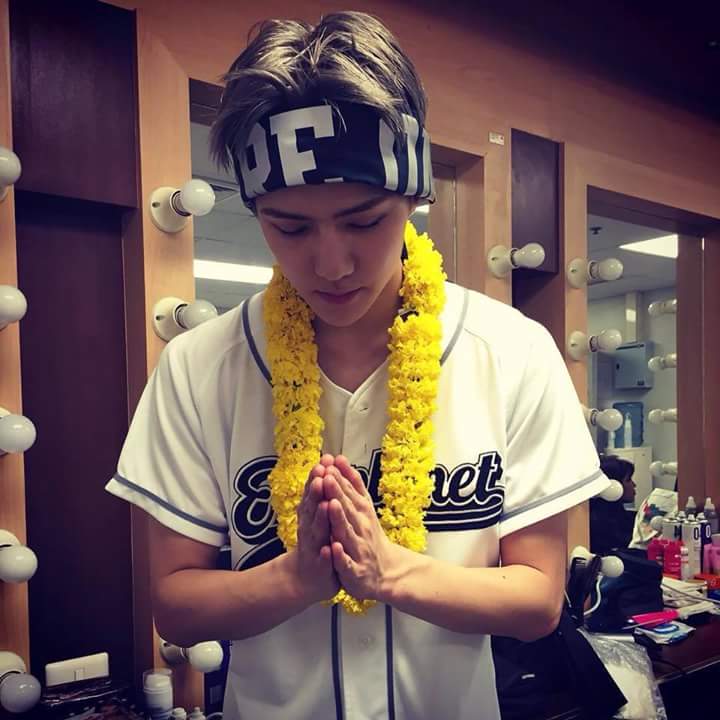 C4RPENTERGIRL's tweet photo. Oh Sehun 💘🌈 https://t.co/SrNEvpUGpo