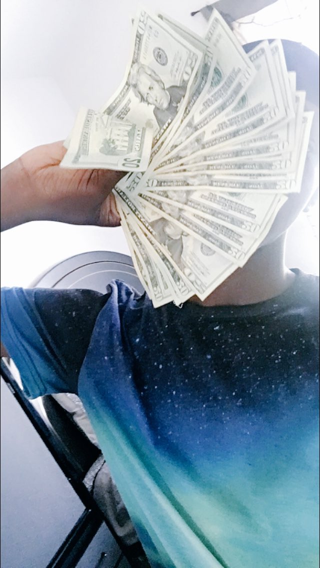 EATGREEDYB's tweet photo. #Deemode 💰 https://t.co/iKCXWpROPV