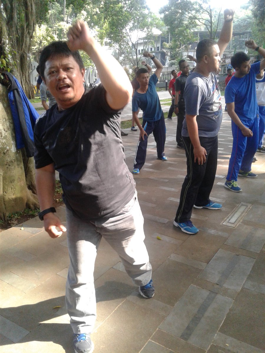 PLAZABOGOR's tweet photo. Senam Pagi Bersama @pasarkotabogor @andriyuli @dharumantaka https://t.co/w1HYj6WvZg