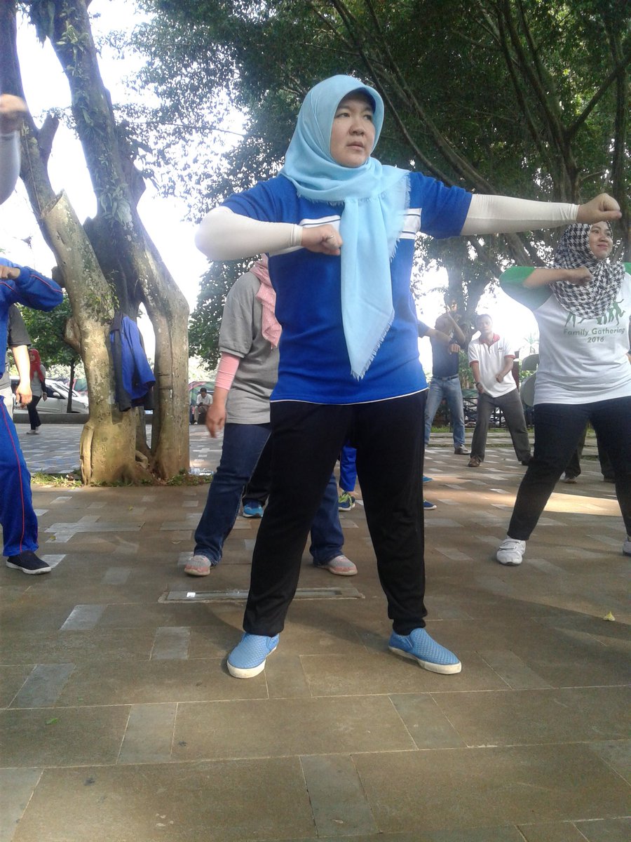PLAZABOGOR's tweet photo. Senam Pagi Bersama @pasarkotabogor @andriyuli @dharumantaka https://t.co/w1HYj6WvZg