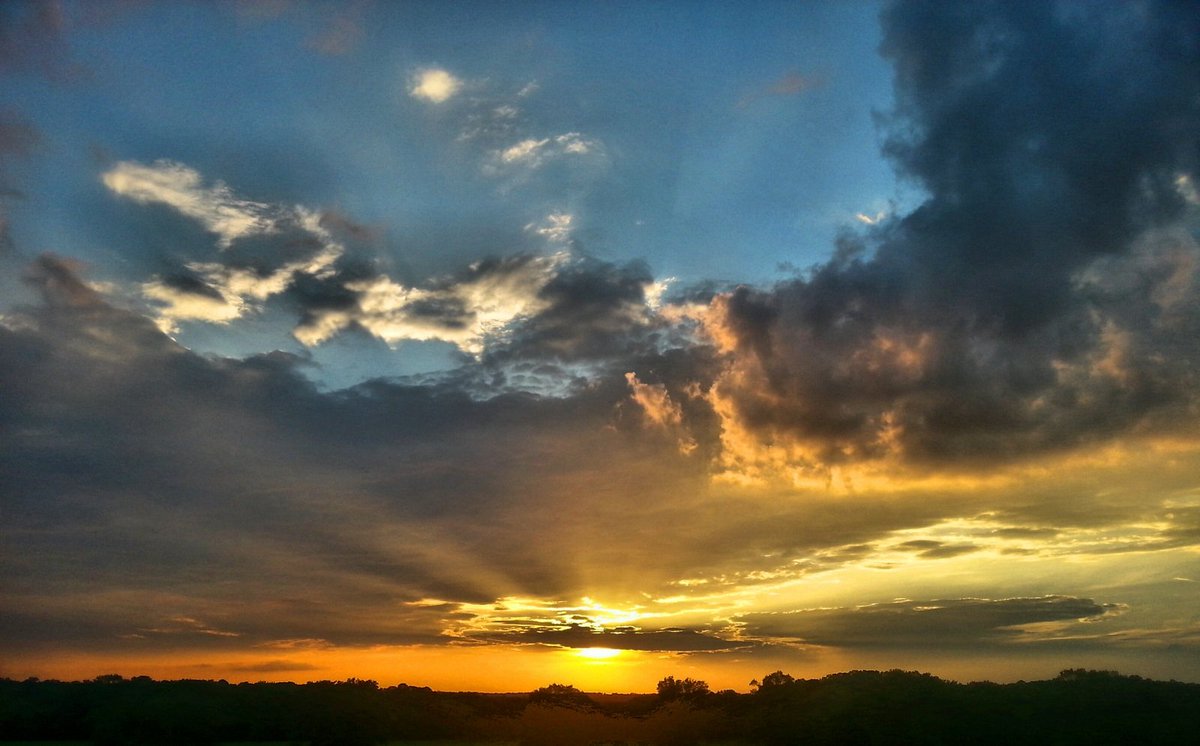 TexasSunsets's tweet photo. #TexasSunset 9/15/2016 https://t.co/sONJKUUG90