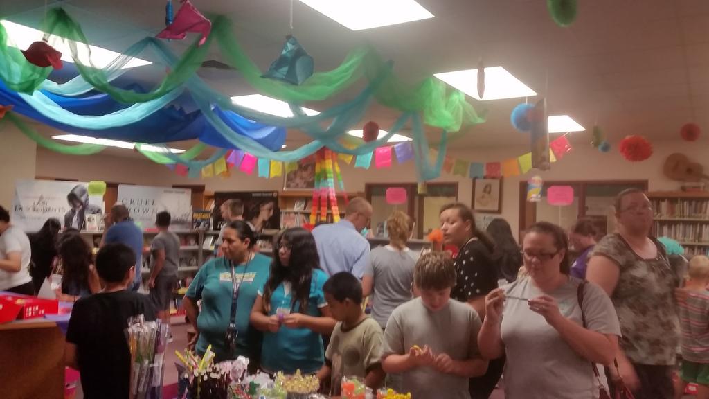 alcolvin's tweet photo. Open House, Hispanic Heritage Month &amp; eager readers! 
#LJHProud @Lockhart_JH https://t.co/neIfYPuls1