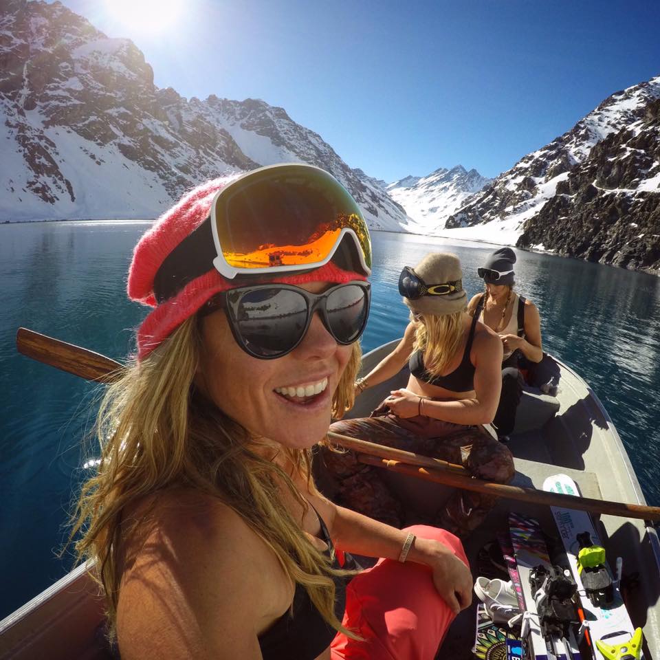 SKITOTALCHILE's tweet photo. Disfruta el espectacular clima y ven a cerrar la temporada con nosotros en Portillo. ¡Subimos mañana! https://t.co/EpIgxD93ac