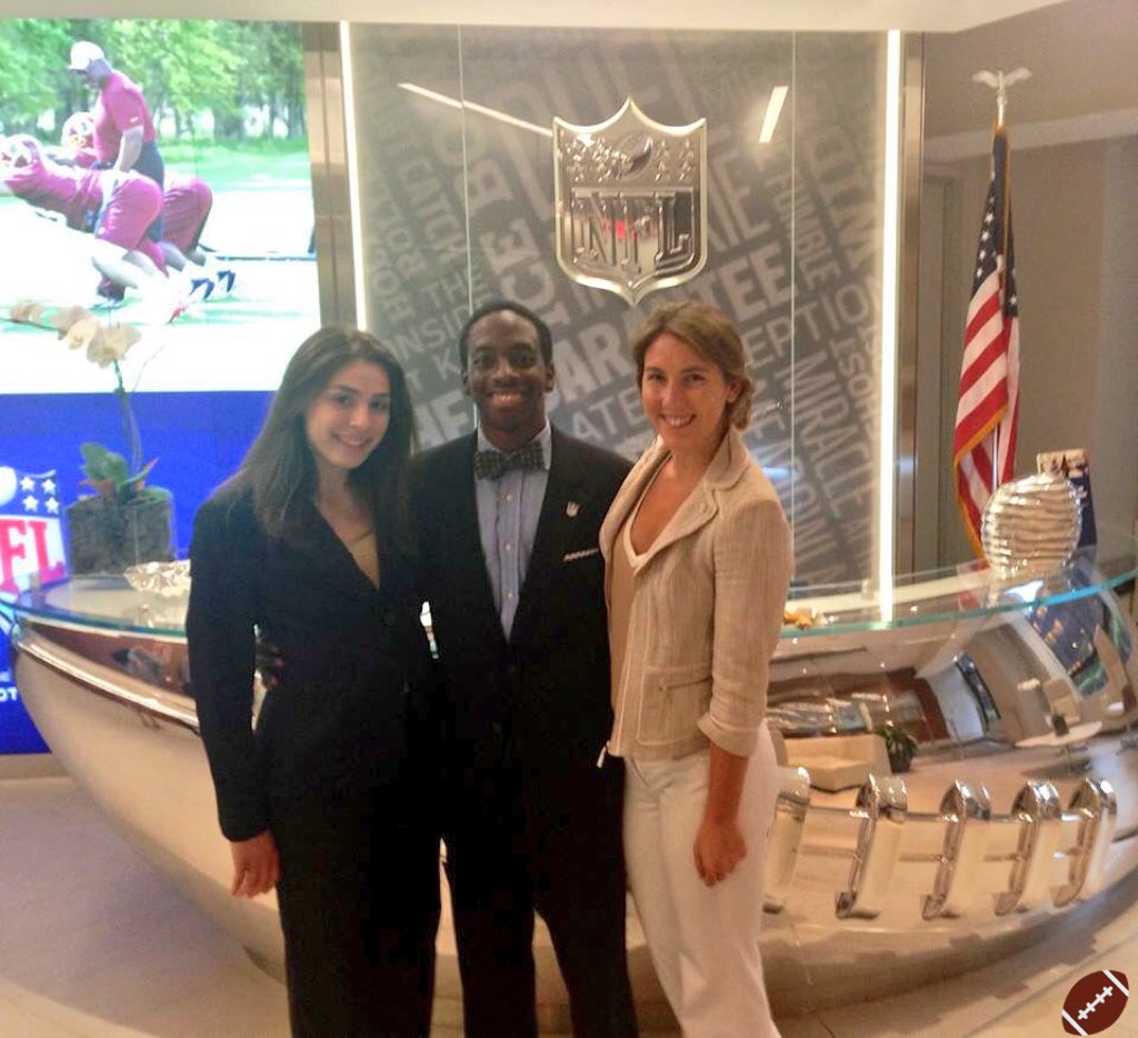 mylesjrobinson's tweet photo. remember visiting NFL HQ in '13. still in awe at the Shield's digital presence making #TNF live on twitter tonight. https://t.co/WY8mgJzzTu