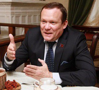 Депутат парк вырубил andreichuk.wordpress.com/2016/09/16/%d0…