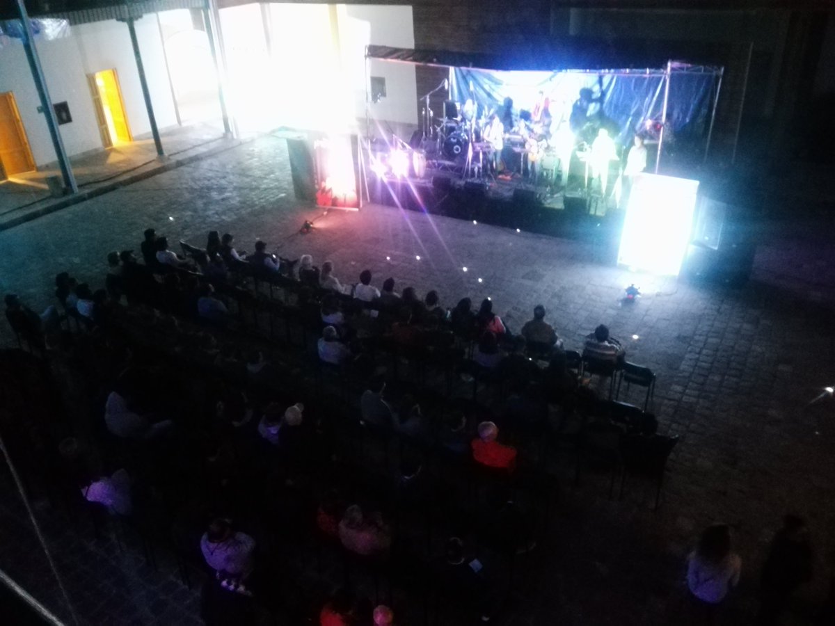 estoestodo_'s tweet photo. BIG BAND JAZZ Y CHOIR UCZG Universidad Católica Santiago de Guayaquil presente en el @MUCfest @MunicipioCuenca https://t.co/YP2PnWByTQ
