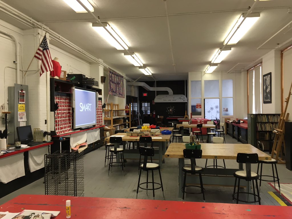 timeforbetty's tweet image. Art Studio, Weehawken High School. Before. Action photos to follow. #weeCreate#weehawkentsd #technologycreativity