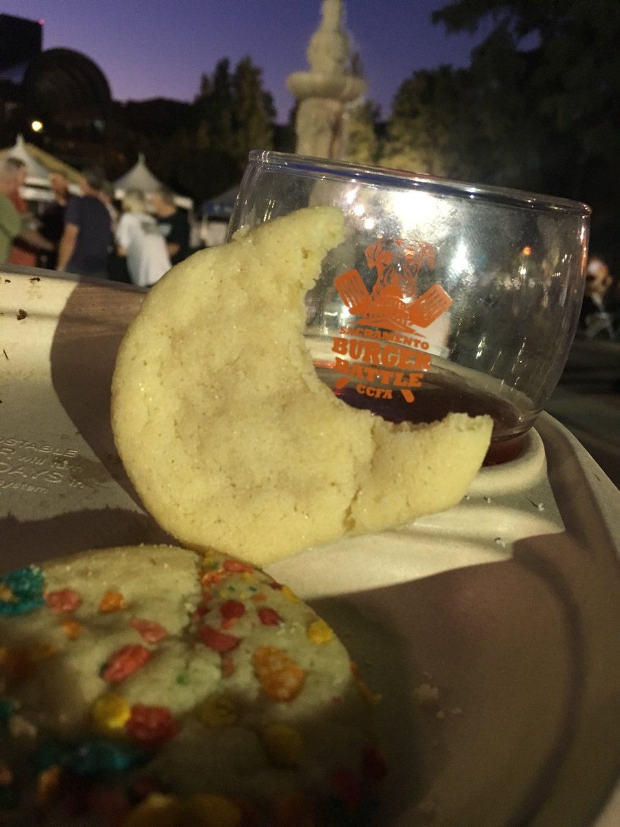 Save room for dessert! Cuz Baker's Doughnuts and <a href="/CookiesAndMilkD/">Cookies & Milk</a> wanna trea.... tmi.me/1ffKQ5
