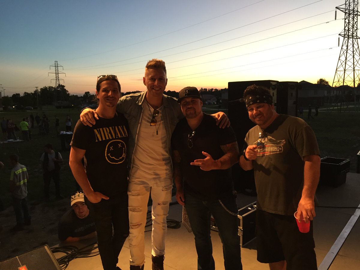 UNOH_edu's tweet photo. A huge thanks to @JoshMeltonMusic & @NKGPartyForce for coming out tonight! #WelcomeWeek2016 https://t.co/r6WDP3gZCG