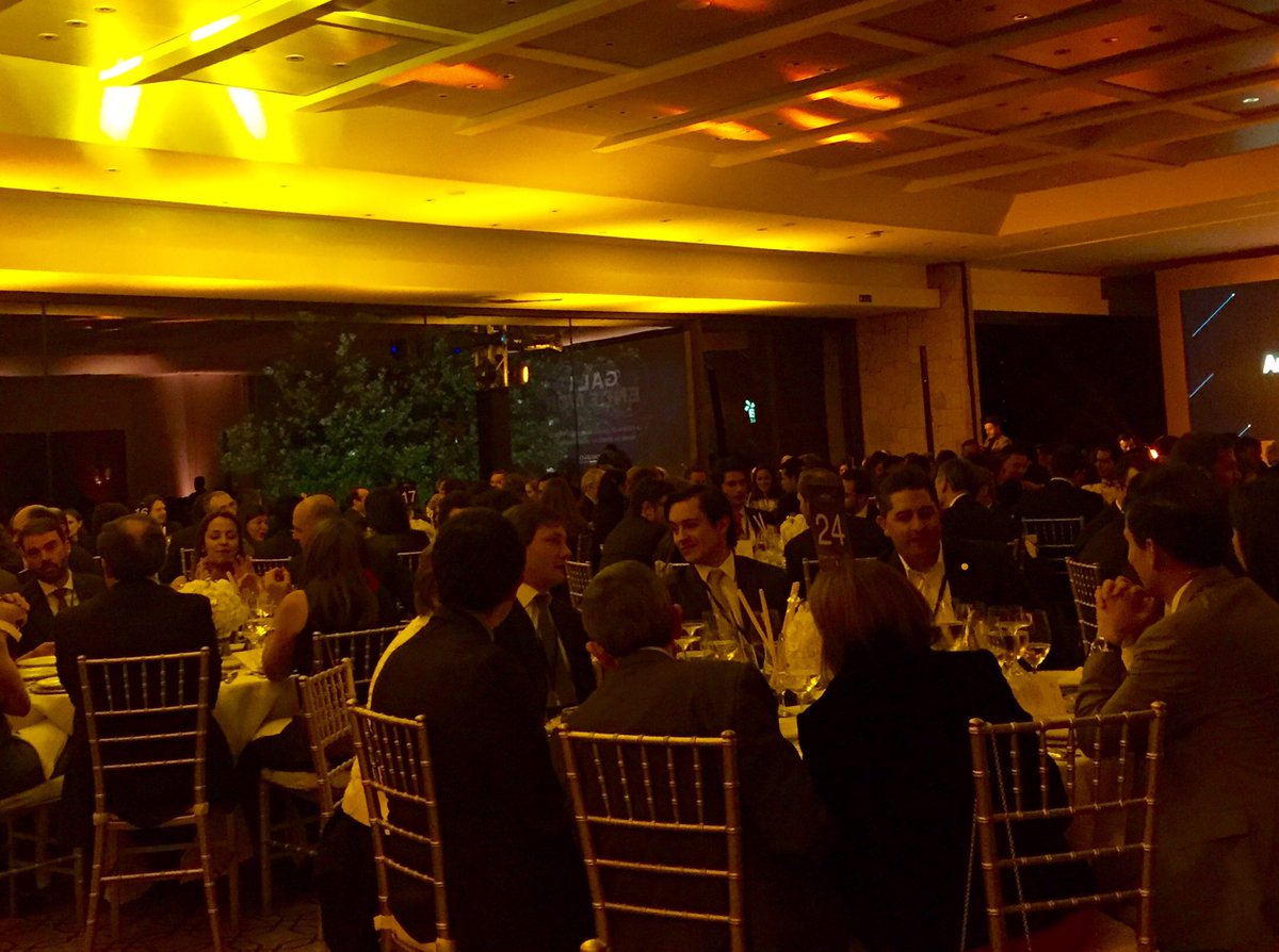 EndeavorCol's tweet photo. Continuamos celebrando, esta vez homenajeamos a nuestros Emprendedores! #galaendeavor https://t.co/xzOjvQtj8w