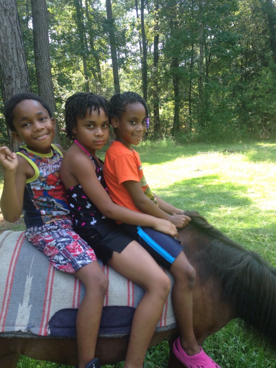 minecraftis6's tweet image. My 2. Girls wit there cus😄