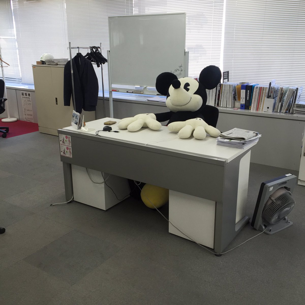 ベルメゾン 公式 No Twitter ミッキーのスペシャルサイズのぬいぐるみサイズ感を感じていただくために 部長席に座ってもらいました なりきりディズニー ベルメゾン 公式 No Twitter ミッキーのスペシャルサイズのぬいぐるみサイズ感を感じていただくために 部長席に座ってもらいました なりきりディズニー