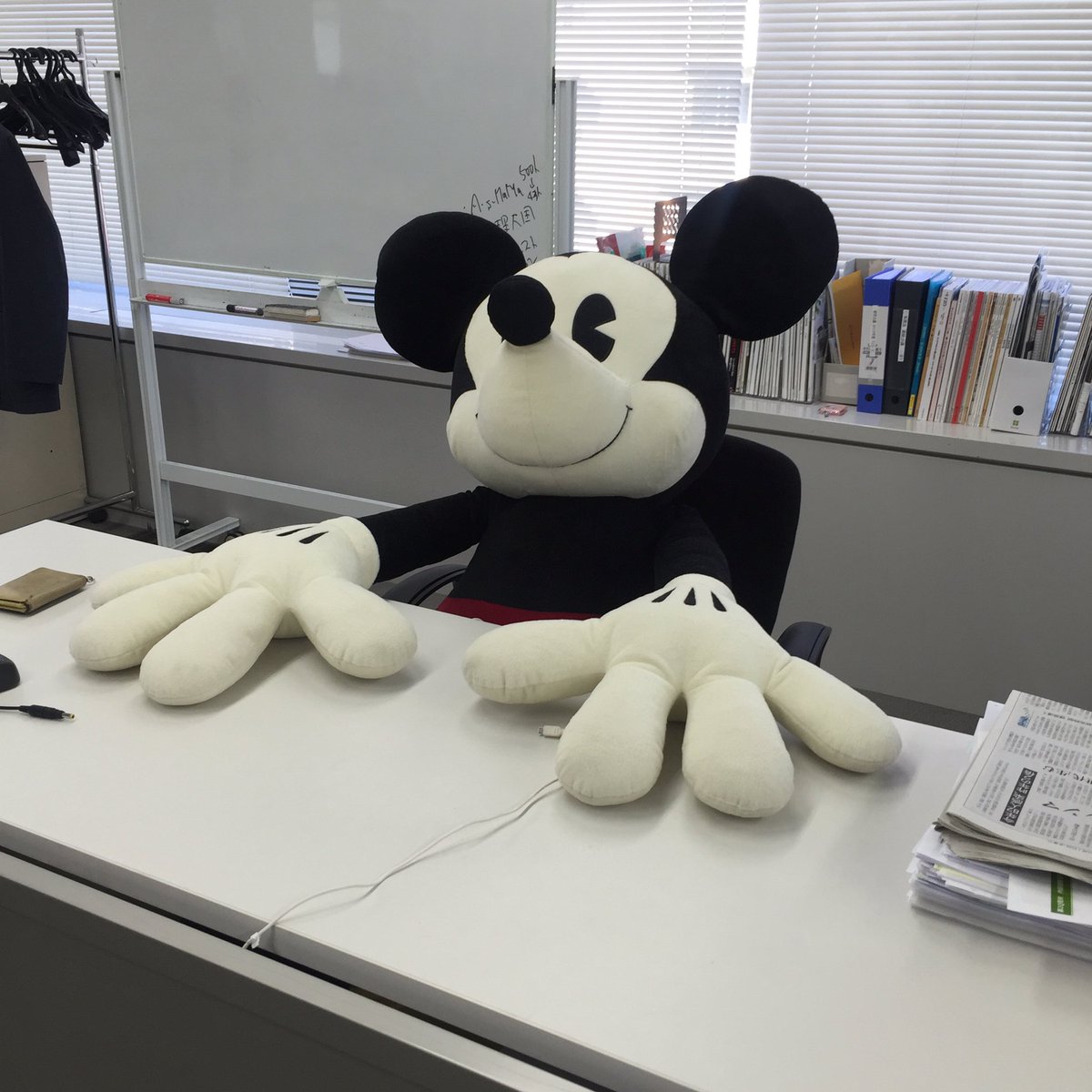 ベルメゾン 公式 No Twitter ミッキーのスペシャルサイズのぬいぐるみサイズ感を感じていただくために 部長席に座ってもらいました なりきりディズニー ベルメゾン 公式 No Twitter ミッキーのスペシャルサイズのぬいぐるみサイズ感を感じていただくために 部長席に座ってもらいました なりきりディズニー