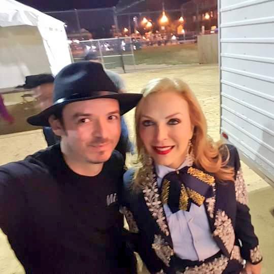 Tan linda <a href="/LauraFloresMx/">Laura Flores</a> con su Traje de Charro😍 🇲🇽 #VivaMexico #ElGrito #ElGritoChicago