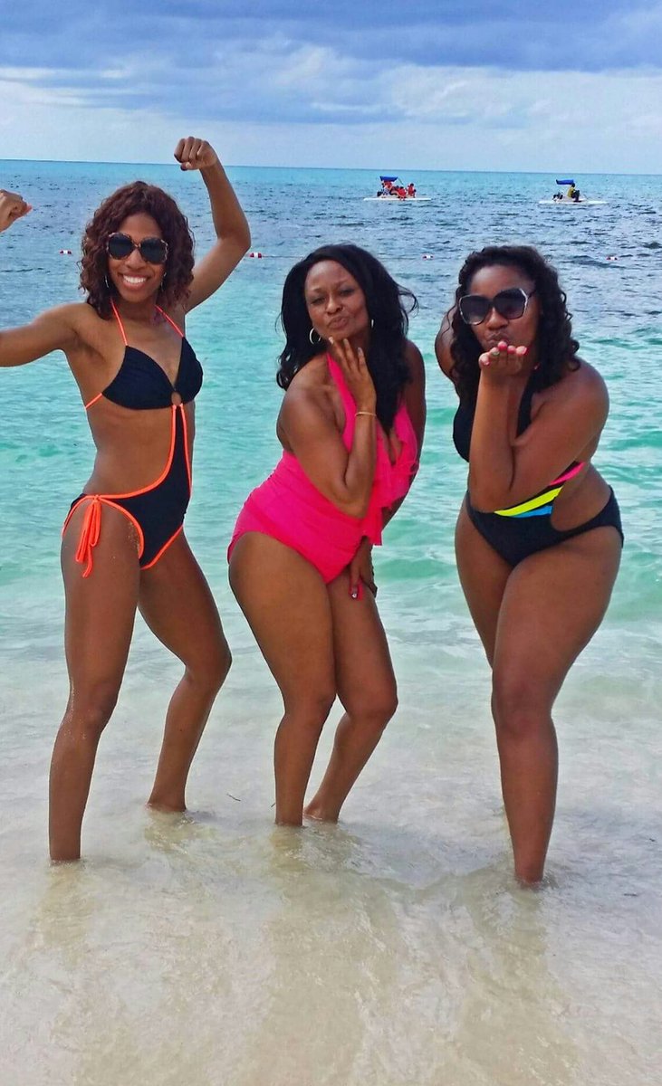 rosenelsontv's tweet photo. Charlies Angels Unleashed in Jamaica!! Super relaxing. Amazing views & water. This is living!! #time2return #lolπ https://t.co/CaFtkkAA9l