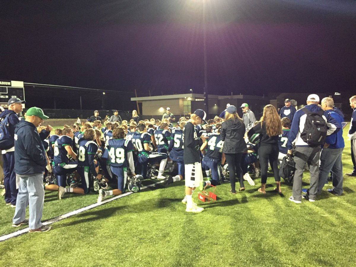 TRidgeGrizzlies's tweet photo. Grizzlies defeat Vista 35-13!!  Hail to the victors. https://t.co/cont0pKXWt