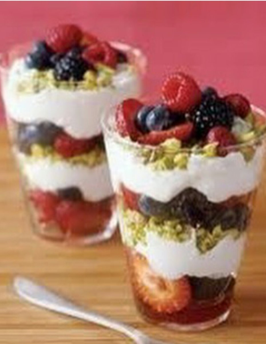 great delicious healthy#YogurtParfait just layer w/ #fruit #granola #healthychoices #foodie #healthyfamily #eatclean