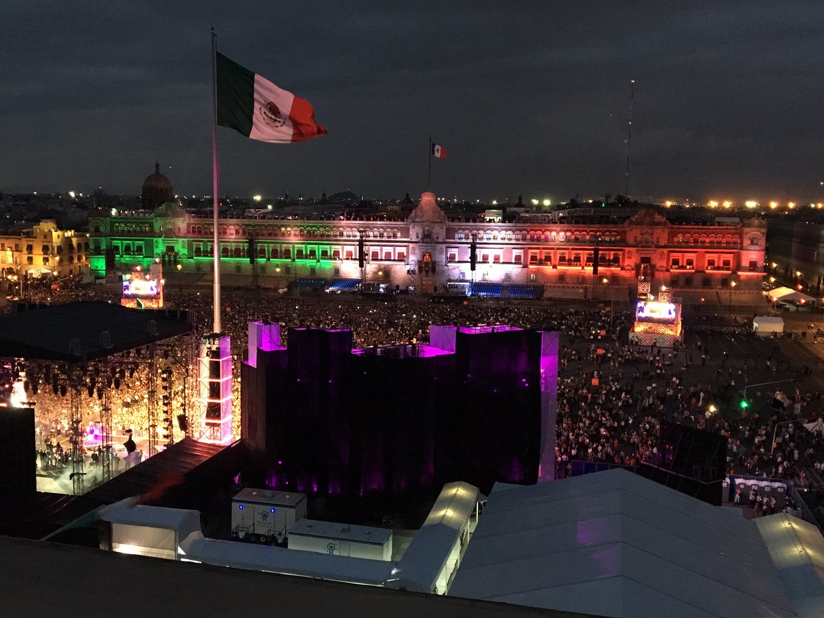 jazivepm's tweet photo. Todo listo para dar el grito ..! Desde el zócalo capitalino #viva México.. https://t.co/x8KGTFDipK