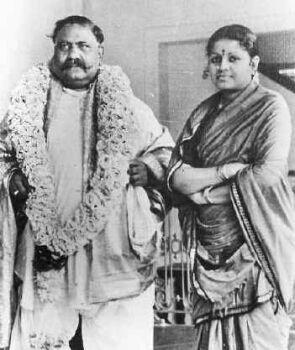 veejaysai's tweet photo. Awed by #MSSubbulakshmi's music Ustad Bade Ghulam Ali Khan bestowed her with the title 'Suswaralakshmi Subbulakshmi' https://t.co/AYFyYI0PwQ