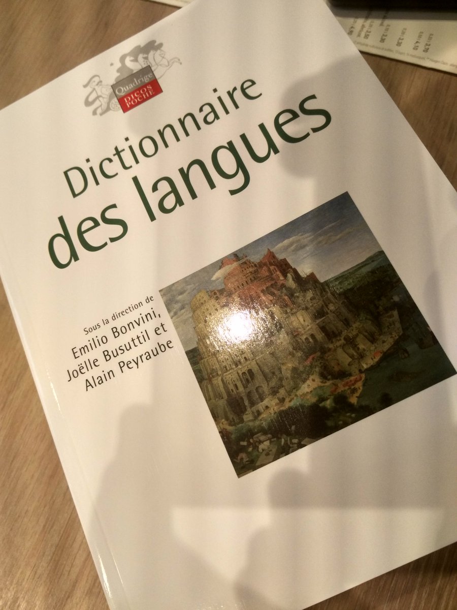 manuebug's tweet image. Une enfant devant son cadeau de Noël... #impatience @Linguisticae