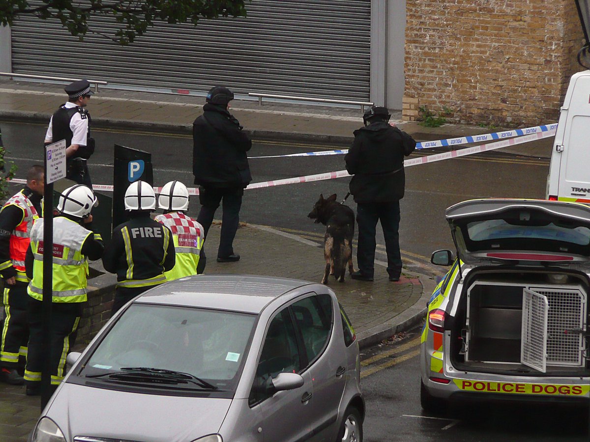 nickstew_art's tweet photo. Balcony collapse on a block of flats and an armed siege- possibly: never a dull moment in Waterloo. @se1 @BBCNews https://t.co/6RQaWnJruI