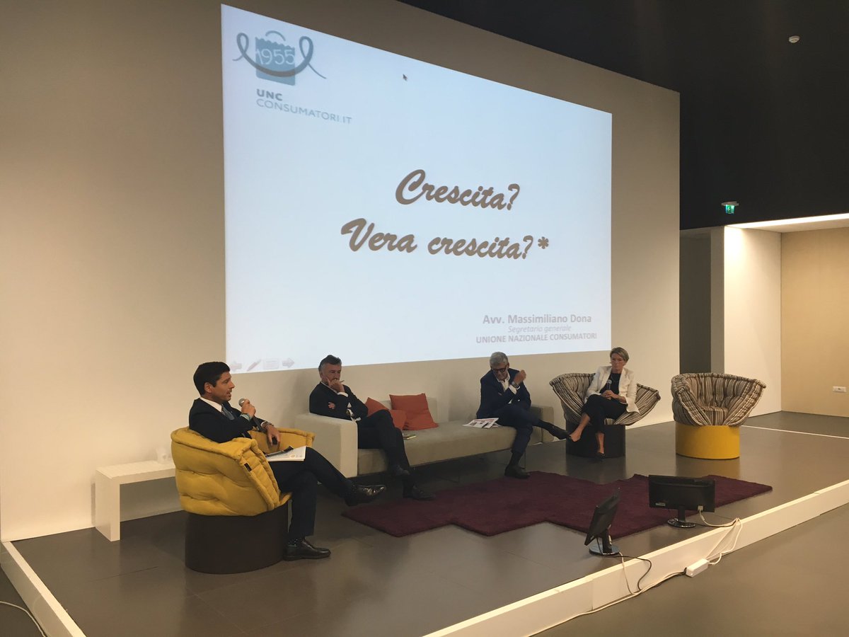 FrancescoMorace's tweet photo. Un panel di fuoriclasse sull'innovazione del commercio @FestCrescita @massidona @EatalyIT @Mark_Up_  @Clazzati https://t.co/KZtmiJy7nj
