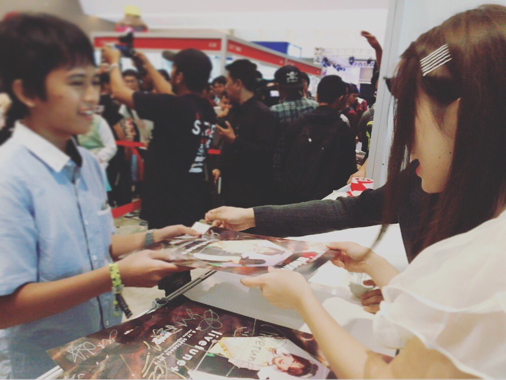 livetune_plus's tweet photo. Thank you for coming to meet💘DOMOくんKAWAII🔅

#DOMO
#NHKWORLD
#AFAID2016 https://t.co/5HXf5uvrSe