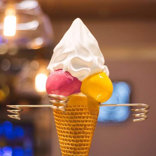 Gelato_Mania's tweet photo. Spoil yourself this weekend with a scoop of #gelato &amp; add a #topping to make it extra special! #capetown #icecream https://t.co/QzFcdtZhmq