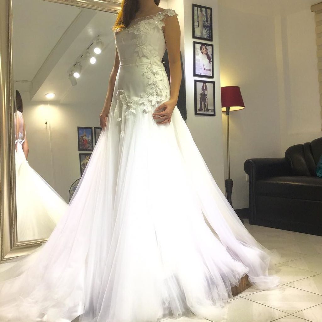 roelrosal's tweet photo. Bridal Gown Fitting 🎀 #distressedapplique #illussiontulle #softasclouds #rosalbride #roel… https://t.co/i4rzozGumB https://t.co/5ZWnoTLGWV
