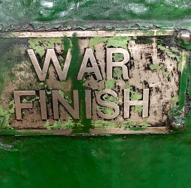 pelshTV's tweet image. Табличка на станке, поставленном в годы войны по ленд-лизу в СССР. Станок до сих пор работает в Архангельске.