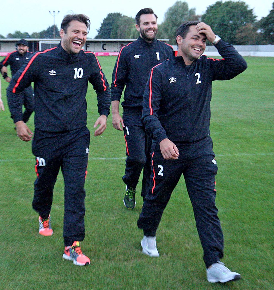 <a href="/MarkWright_/">Mark Wright</a> <a href="/GeorgieWright_/">Georgie Wright</a> <a href="/EssexFC/">Essex FC</a> The Lads in relaxed mode pre match at Heybridge Swifts last night.