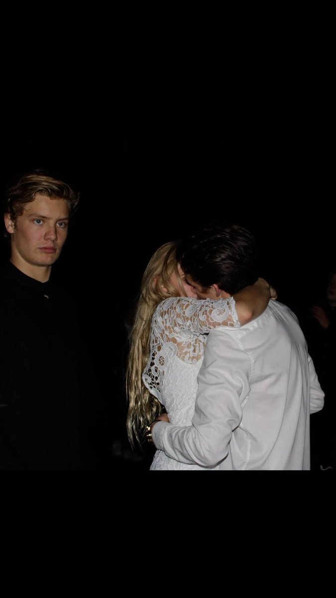 IsakSveinn's tweet photo. Come with us they said... It will be fun they said... @sjomlexander https://t.co/PjW0wAAlep
