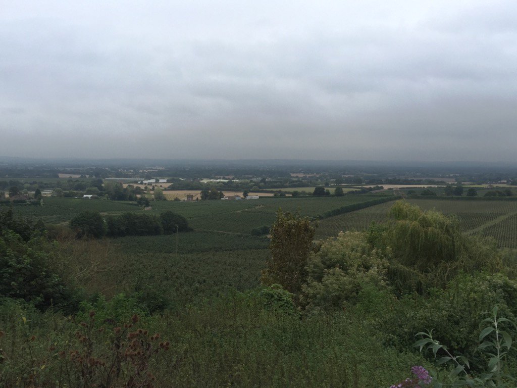 THB1938's tweet photo. The Weald looking gloomy after such a beautiful run of weather #kentfruit #gardenofengland https://t.co/bw4wnFsXyu