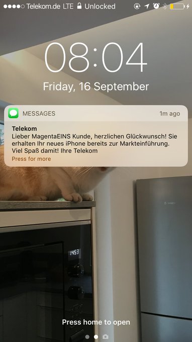 #iPhone7 #launchday https://t.co/1qW2WcdE2F<a href="/tag/iphone7"class="tags">#iPhone7</a><a href="/tag/launchday"class="tags">#launchday</a>