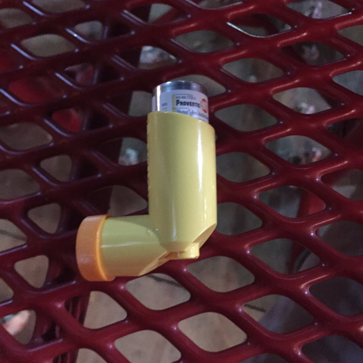 Jweekss21's tweet photo. Make inhalers great again #blueteam #yellowisbad https://t.co/XQ6Vs2FTmo