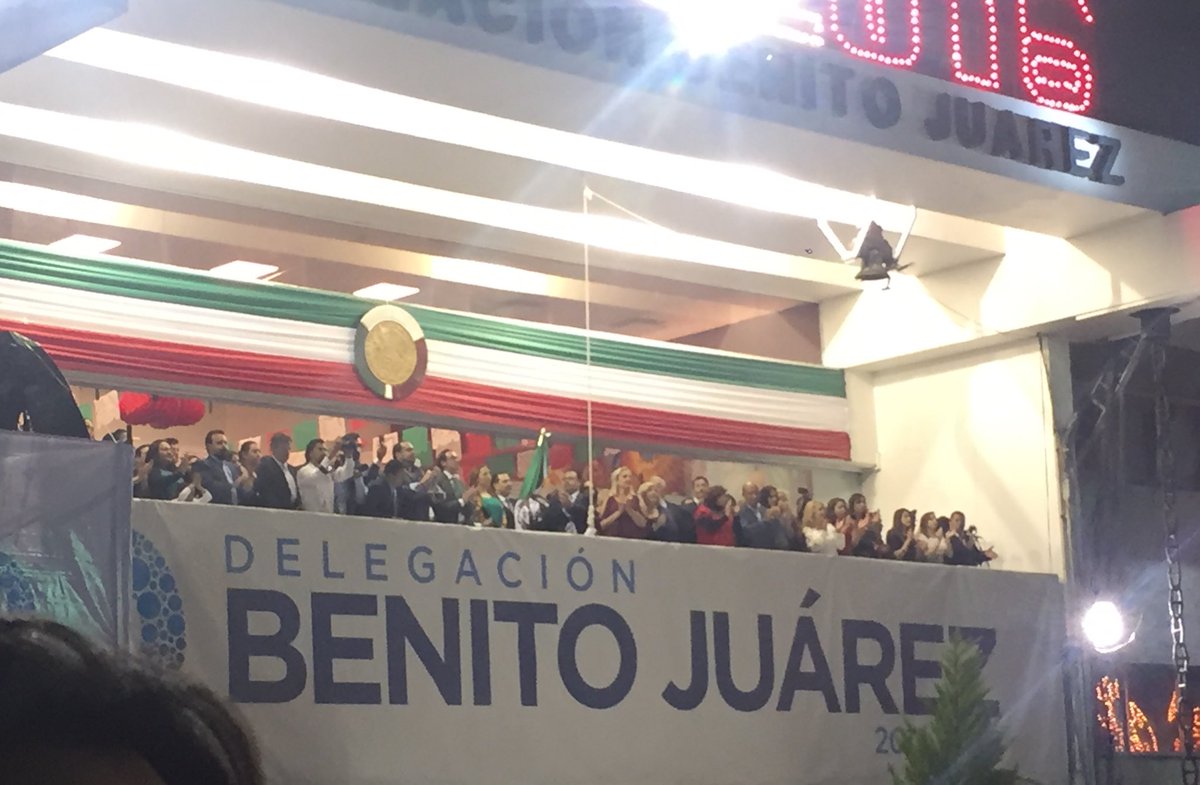 MontseLlarena's tweet photo. Después del grito en el Ángel de la Independencia…
Grito desde @DelegacionBJ con nuestro JD @Christianvonroe #AJBJ https://t.co/8PrvR7zY2g