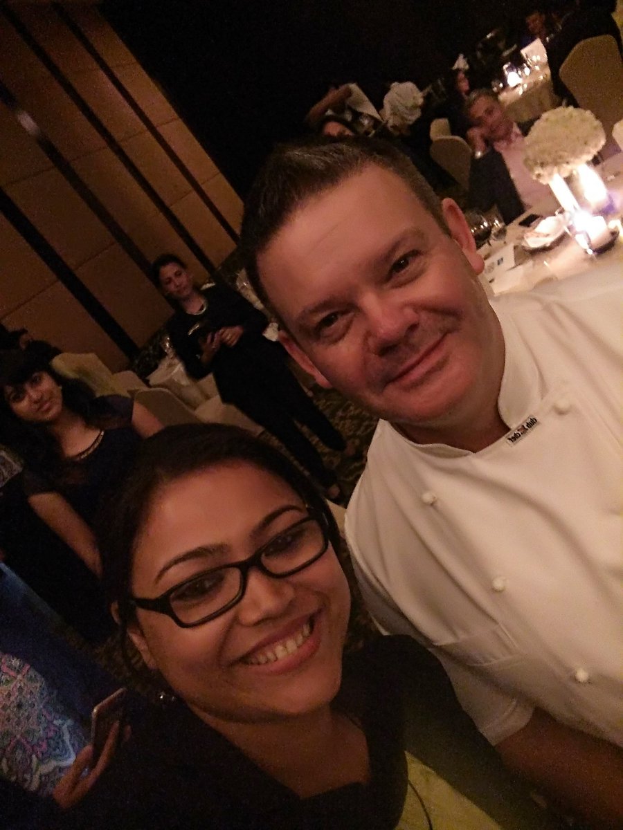 BananiVista's tweet photo. Lovely event, great food presenting 7 wonders of d world by Chef Gary. #AMEXCEOSeries @crispycrackling @SapnaMVats https://t.co/e5Z3r3eB6f
